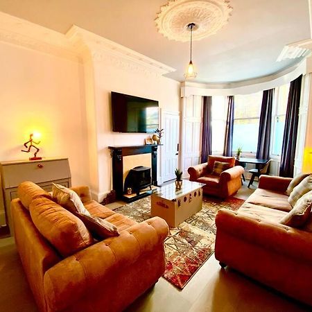 Anchored Homely Apartment In Historic Centre 페이즐리 외부 사진