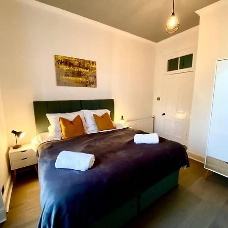 Anchored Homely Apartment In Historic Centre 페이즐리 외부 사진