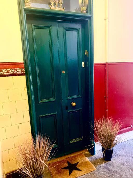 Anchored Homely Apartment In Historic Centre 페이즐리 외부 사진