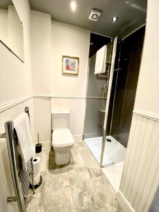 Anchored Homely Apartment In Historic Centre 페이즐리 외부 사진