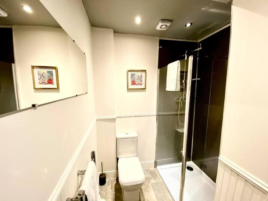 Anchored Homely Apartment In Historic Centre 페이즐리 외부 사진