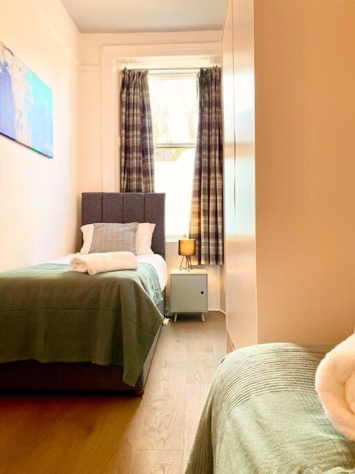 Anchored Homely Apartment In Historic Centre 페이즐리 외부 사진