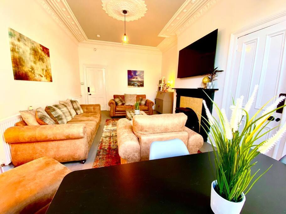 Anchored Homely Apartment In Historic Centre 페이즐리 외부 사진