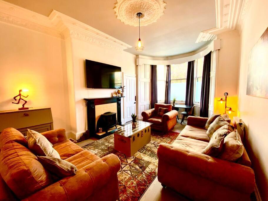 Anchored Homely Apartment In Historic Centre 페이즐리 외부 사진