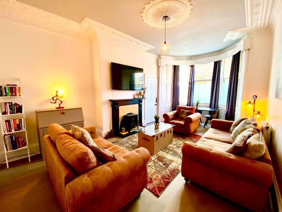 Anchored Homely Apartment In Historic Centre 페이즐리 외부 사진