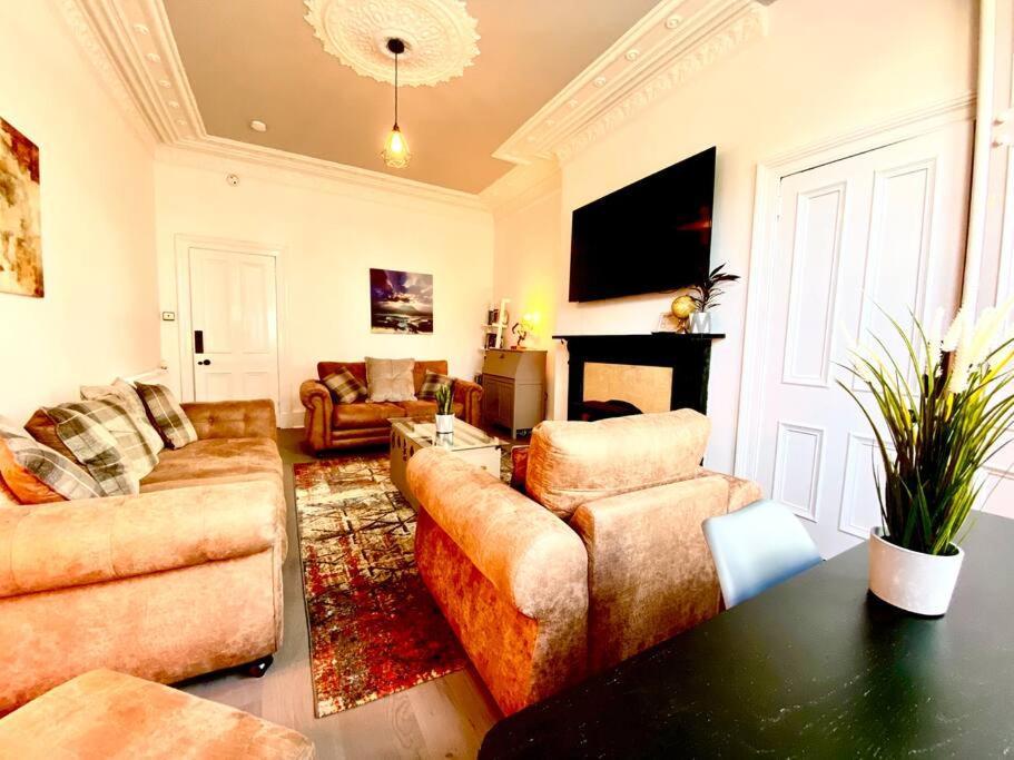 Anchored Homely Apartment In Historic Centre 페이즐리 외부 사진