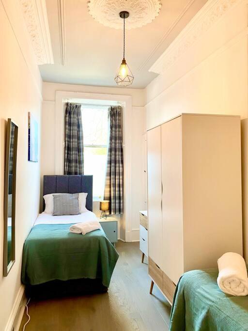 Anchored Homely Apartment In Historic Centre 페이즐리 외부 사진