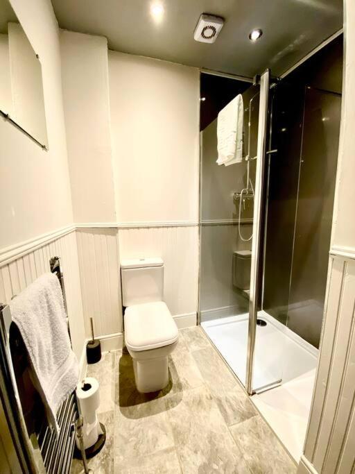 Anchored Homely Apartment In Historic Centre 페이즐리 외부 사진